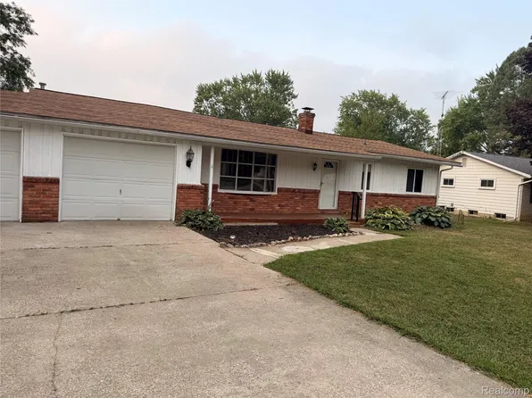 5347 Mapletree Dr, Flint, MI 48532