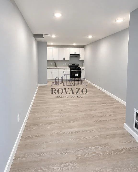 2nd image of 252 Lehigh Ave APT 33