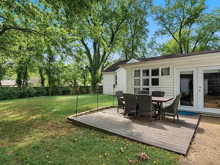 2809 Surrey Rd — Photo 5