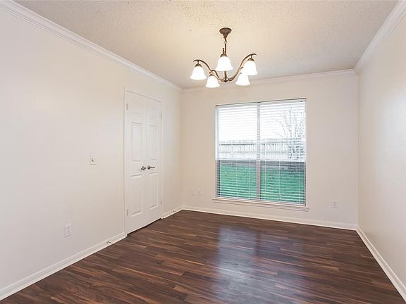 4th image of 4015 Elmwood Dr