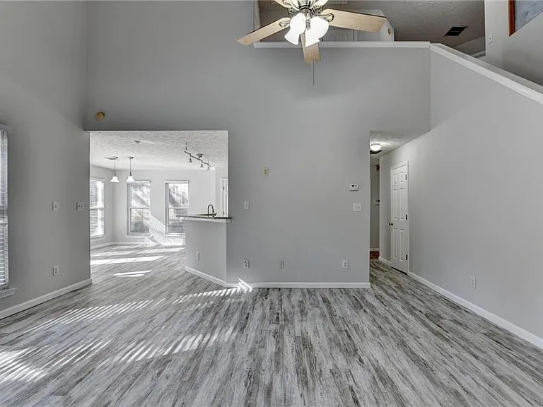 1112 Ashbury Dr — Photo 14