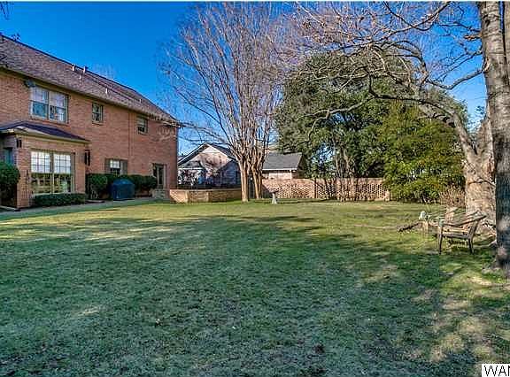 3rd image of 1103 Myrtlewood Dr