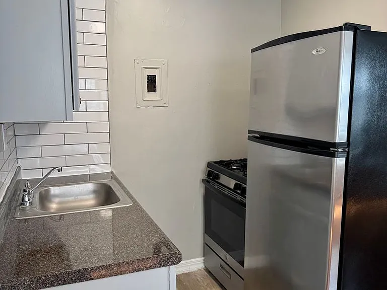 1835 Central Pl NE — Photo 3