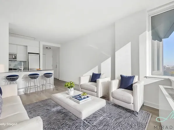 80 Dekalb Avenue image 1 of 28