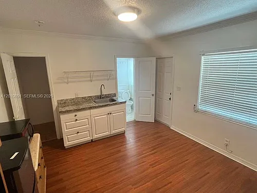 919 N 19th Ave #2 Photo 1