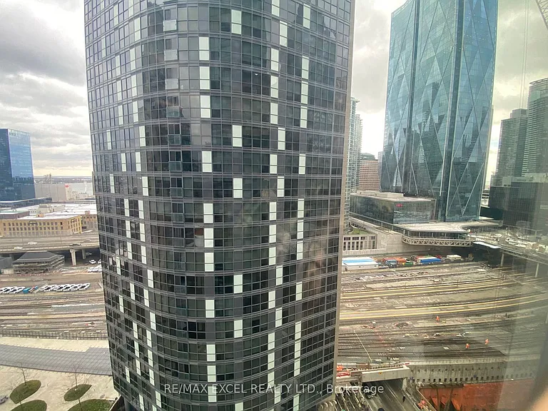 8 The Esplanade #1812 — Photo 37