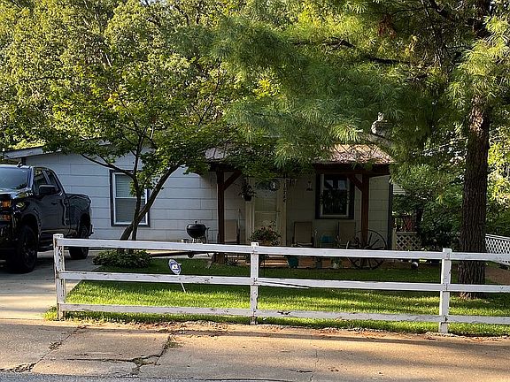 2nd image of 10766 Oak Ave