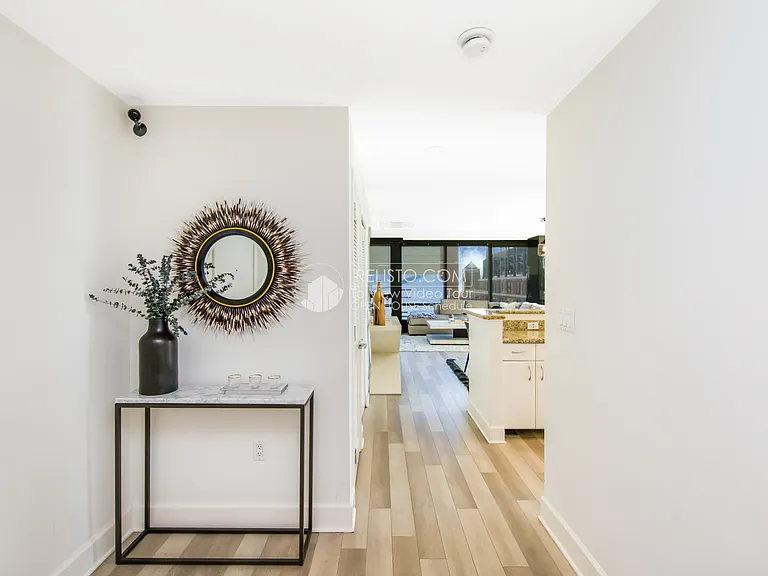 250 King St #652 — Photo 11