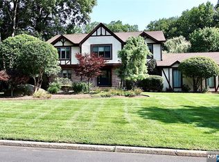 9 Watch Hill Rd, Mahwah, NJ 07430