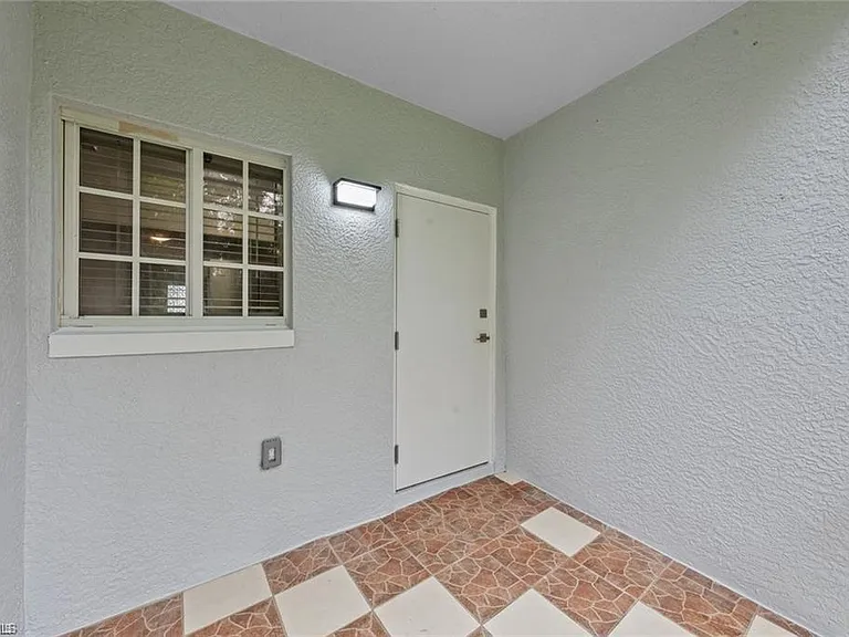 8423 Bernwood Cove Loop #405 — Photo 15