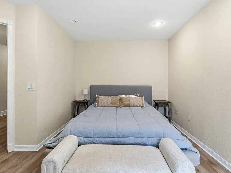 5028 Southampton Cir — Photo 25