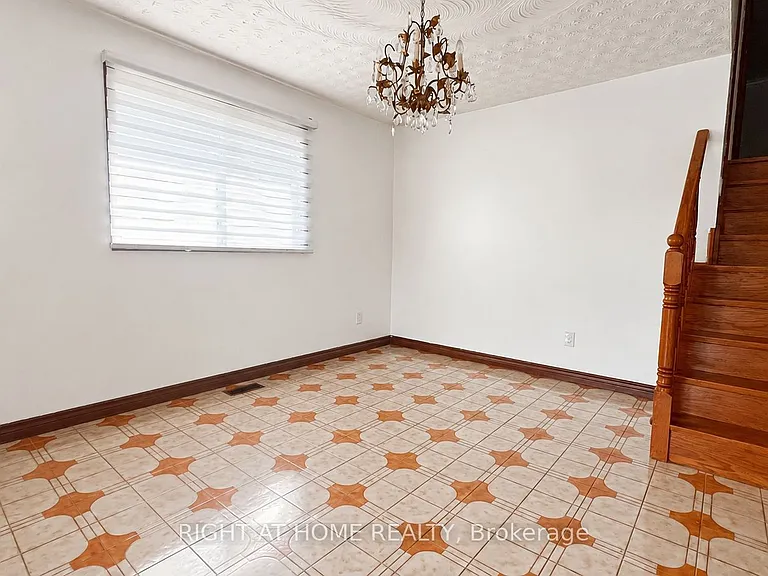39 Lisgar Ct #UPPER — Photo 6