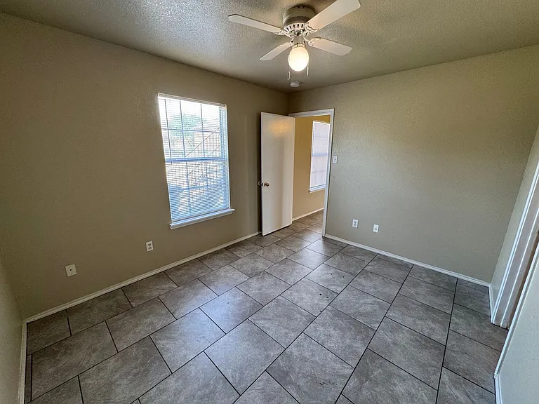 5702 Greengate Dr — Photo 41