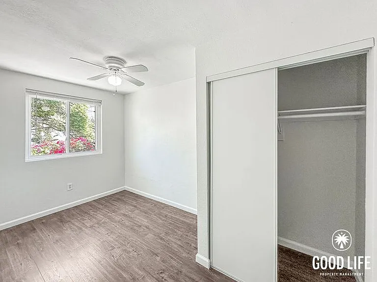329 W 14th St — Photo 11