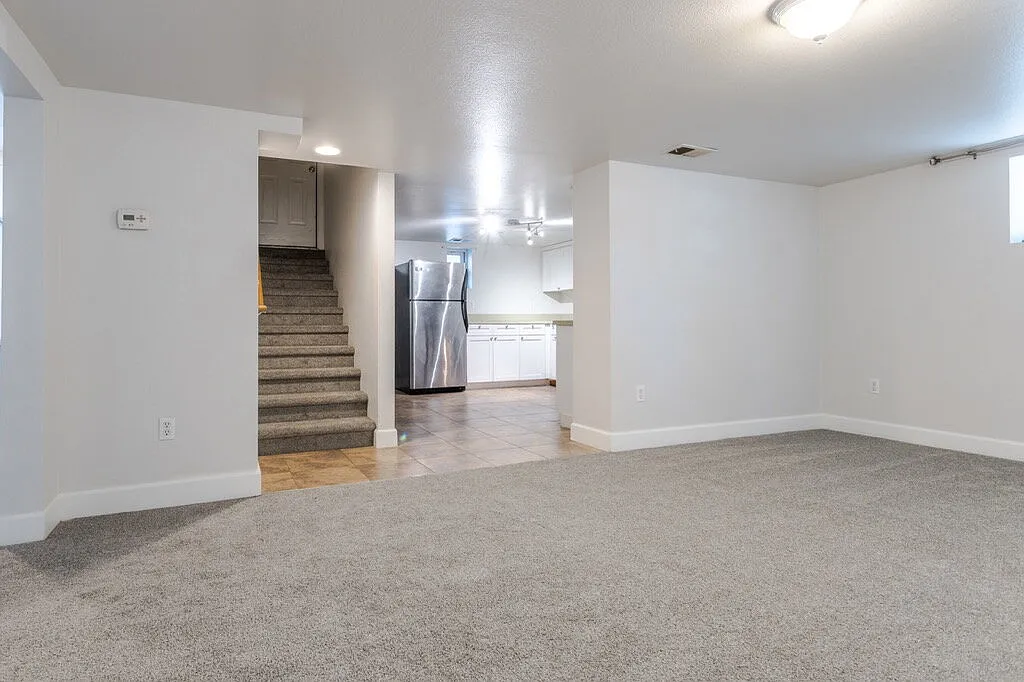 2 bed, 1.0 bath, 900 sqft, $1,795 — Photo 3