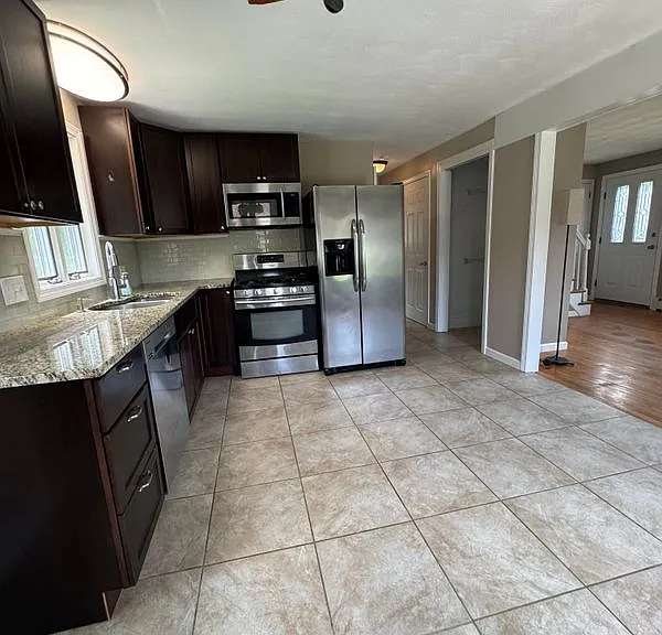 89 Florida Dr — Photo 5