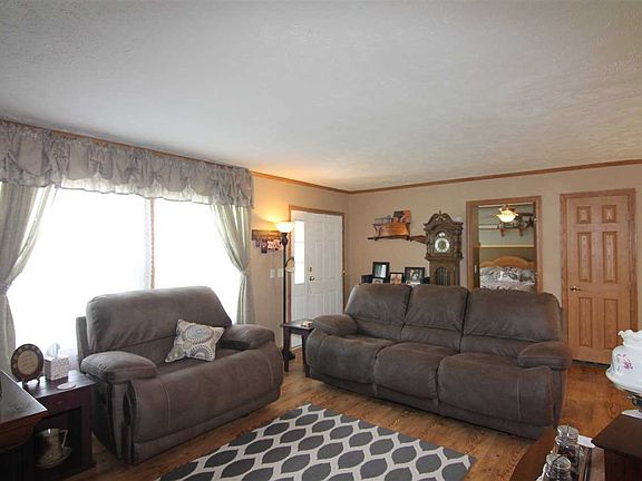 3rd image of 318 W Elm St
