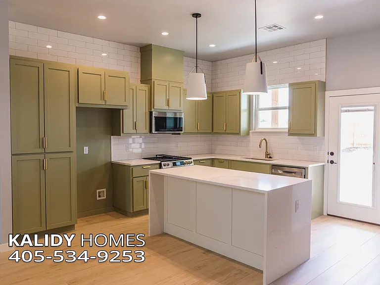 905 S Howard Ave — Photo 4
