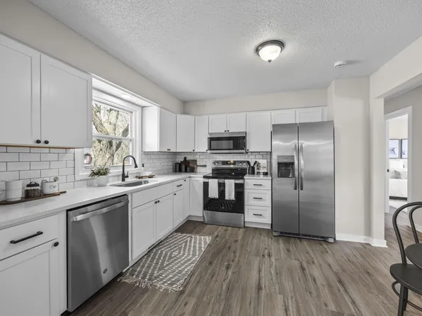 4916 Granada Ave N, Oakdale, MN 55128