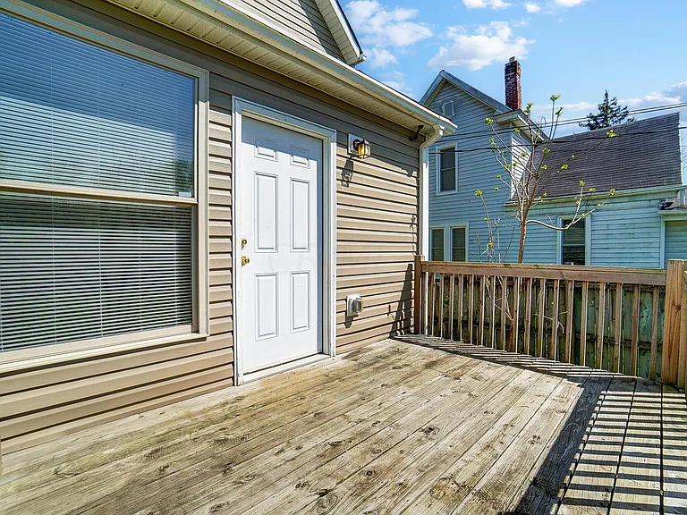 147 Whitethorne Ave — Photo 31