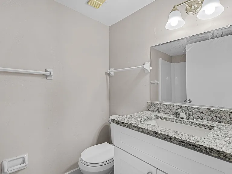 1917 Maravilla Ave #34 — Photo 4