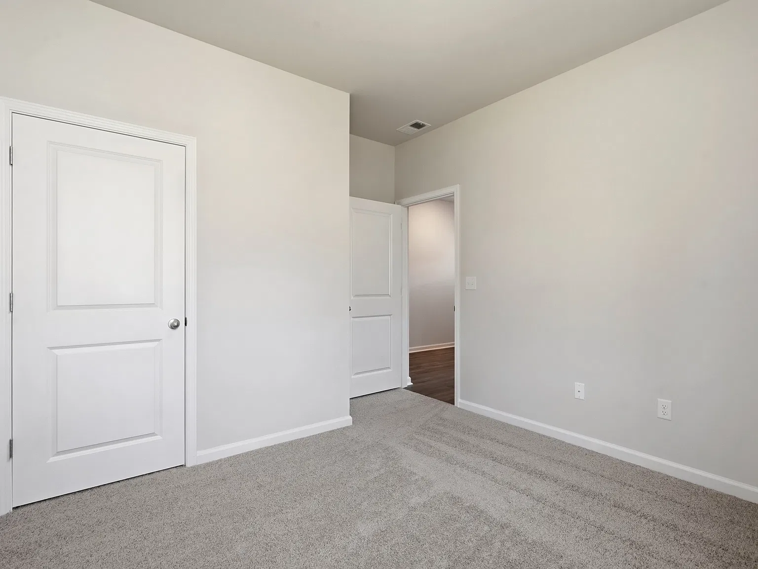 4 bed, 1600 sqft, $2,400 — Photo 4
