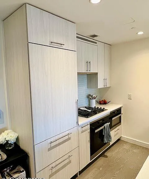 30 Melrose Ter #221 — Photo 2