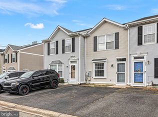 211 Fieldstone Ln, Newark, DE 19702