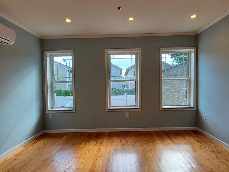 377 Danforth Ave #4E — Photo 4