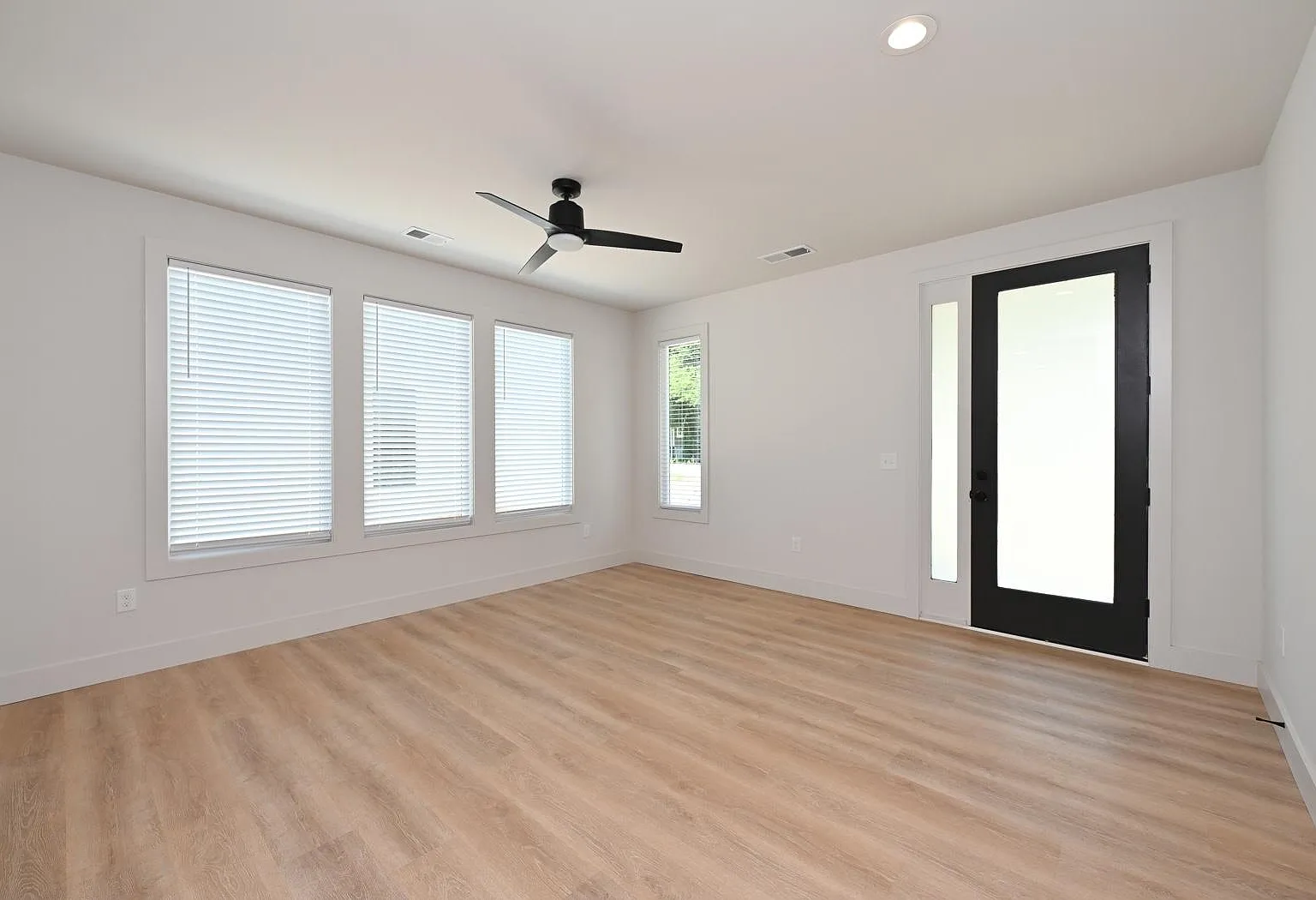 43 Spartanburg St — Photo 4
