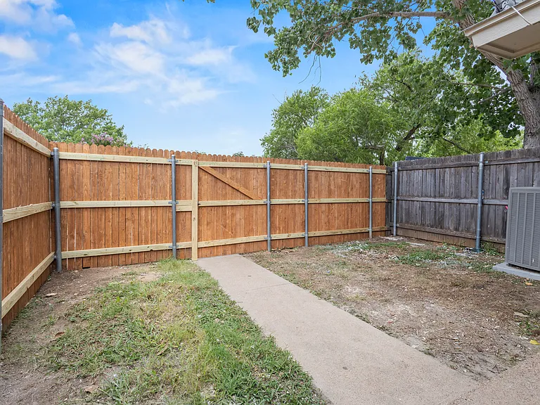2528 Lido Ln — Photo 24