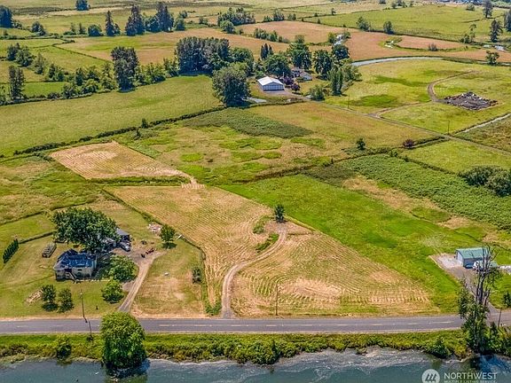 3rd image of 411 W Birnie Slough Road