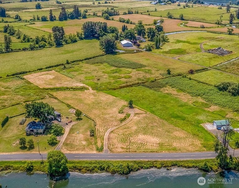 3rd image of 411 W Birnie Slough Road