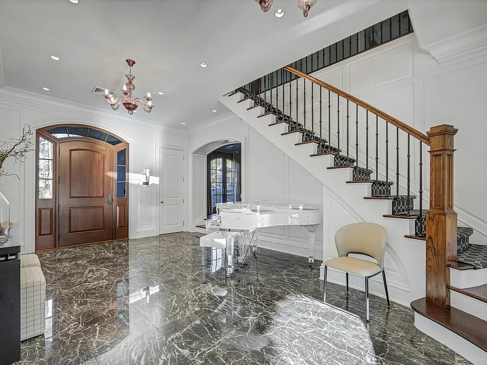 373 Hardenburgh Ave
