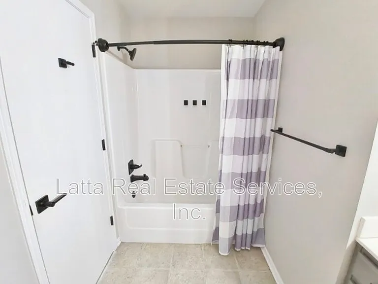 1633 SW Madison St — Photo 11