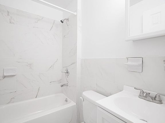 4th image of 32 Saint Marks Pl APT 1