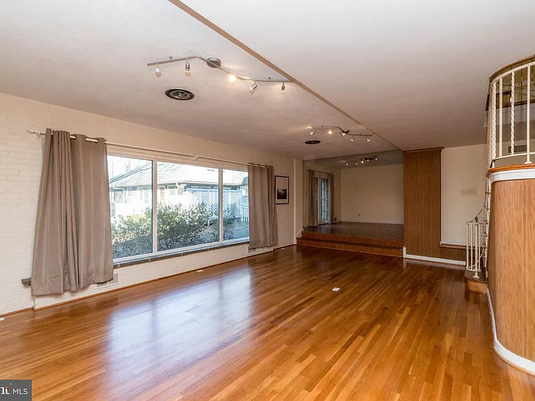 9322 W Parkhill Dr — Photo 18