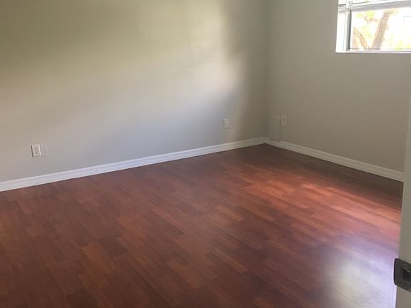 5th image of 6900 SW 39th St APT 211
