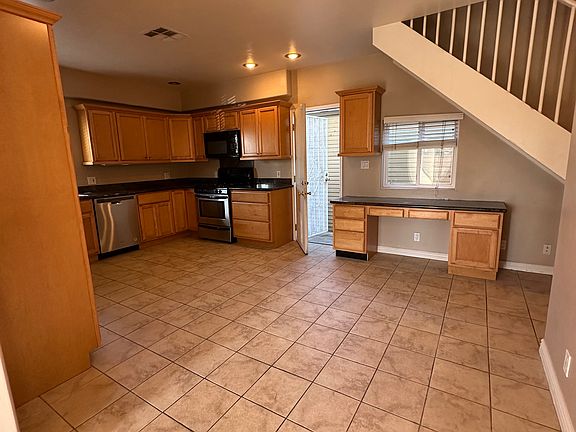 4th image of 2628 Landis St