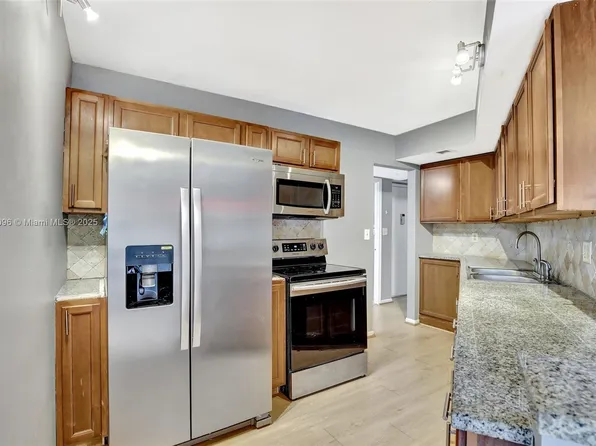 6911 Environ Blvd APT 3L, Lauderhill, FL 33319