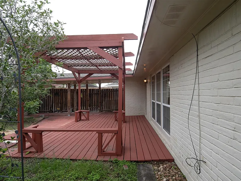 5215 Cheena Dr — Photo 32