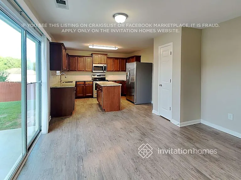 925 Donington Cir — Photo 7