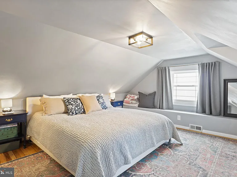 6915 Farragut Ave — Photo 15