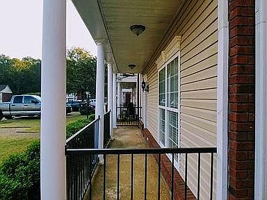 3rd image of 139 Twin Gates Dr