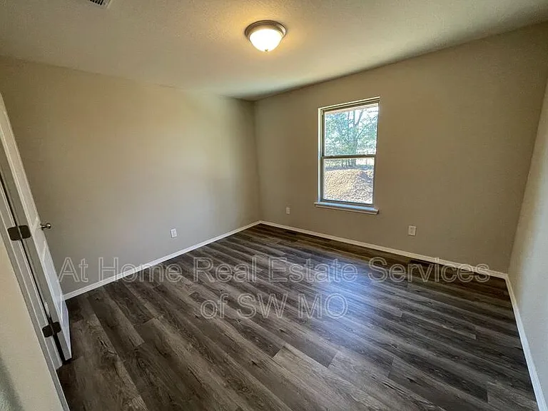 653 S Southgate Dr — Photo 6