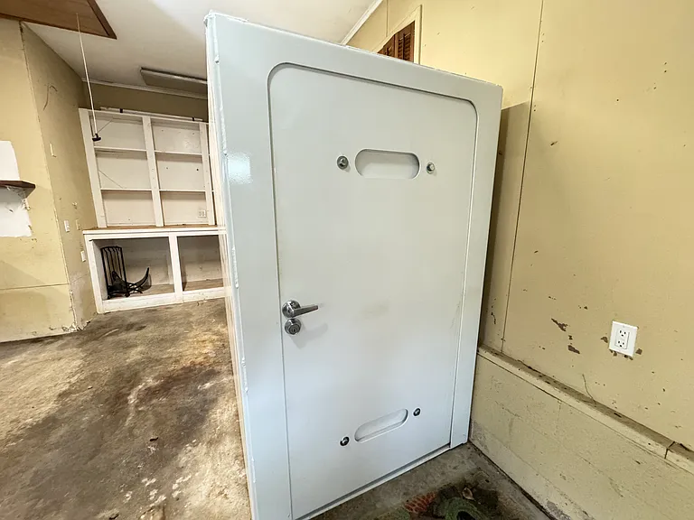 425 E Seneca St — Photo 15