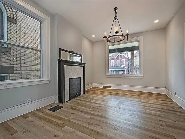 923 Adelaide St — Photo 7