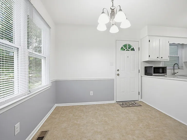 102 Chevis Dr — Photo 17