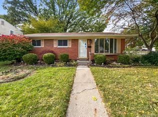 1006 Woodbourne St, Westland, MI 48186