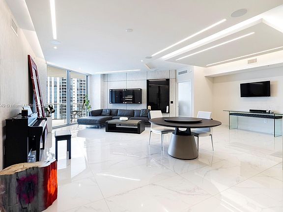 2nd image of 17301 Biscayne Blvd APT 1607